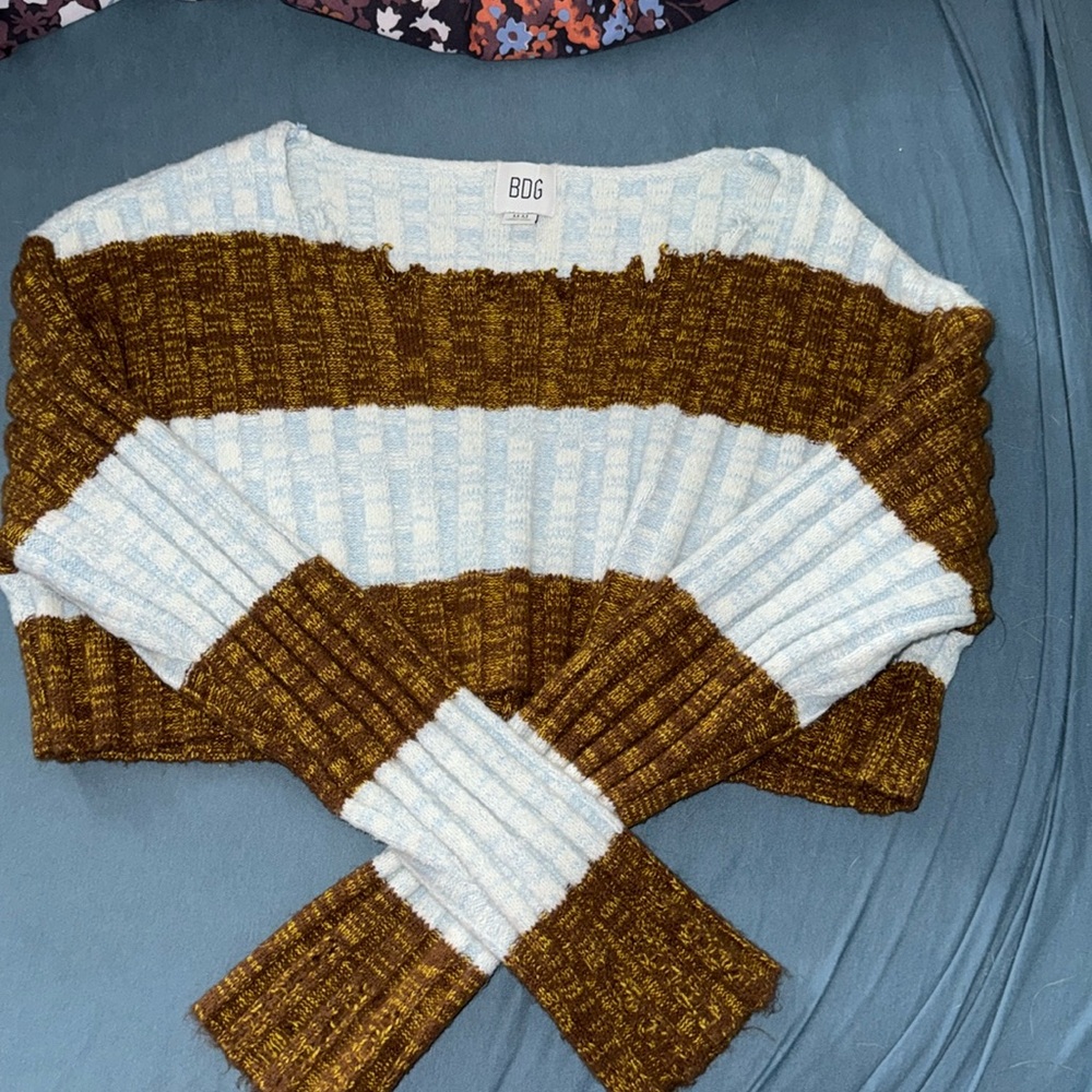 UO CROP SWEATER